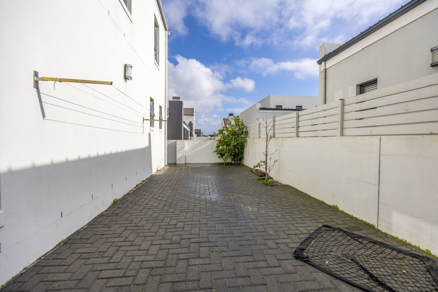 3 Bedroom Property for Sale in Jakarandas Western Cape